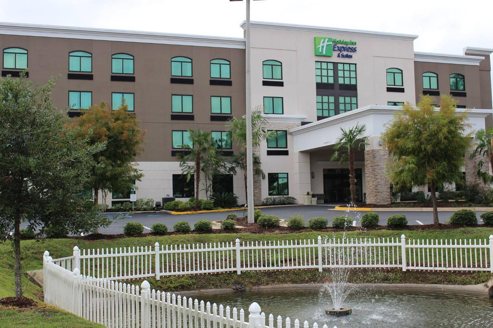 Holiday Inn Express & Suites Mobile West I-10 By Ihg Tillmans Corner Exterior photo