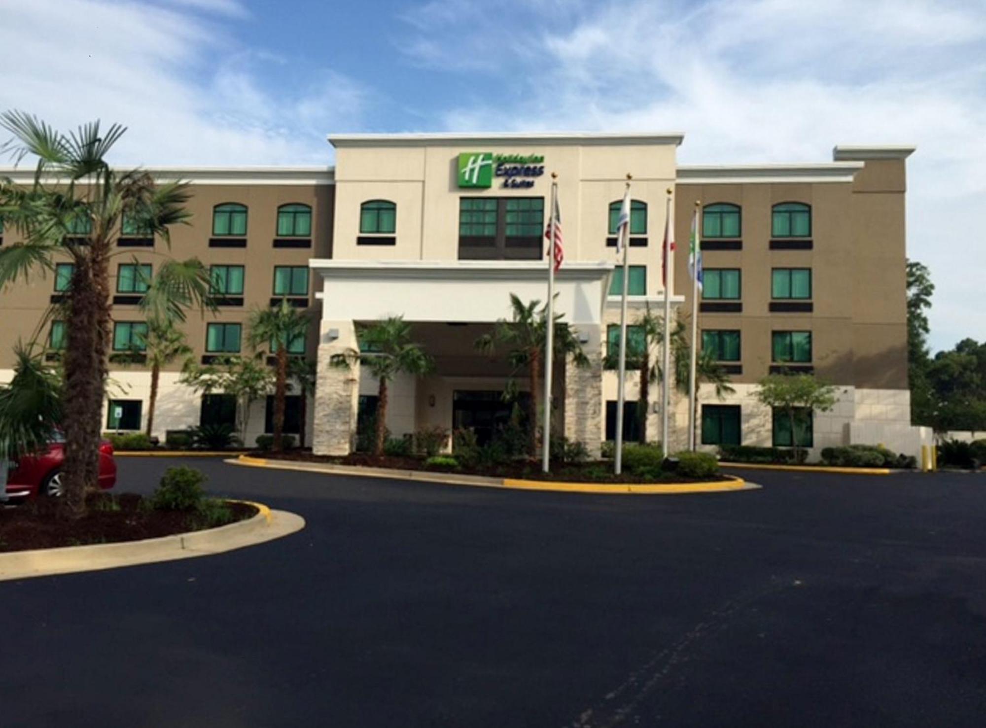 Holiday Inn Express & Suites Mobile West I-10 By Ihg Tillmans Corner Exterior photo